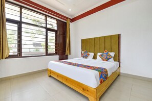Egyptian cotton sheets, premium bedding, in-room safe, free WiFi - Fabhotel Aayat Home Stay (Dehradun)