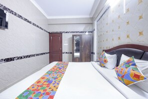 Egyptian cotton sheets, premium bedding, in-room safe, free WiFi