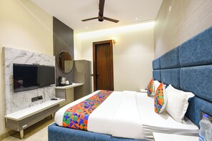 Egyptian cotton sheets, premium bedding, in-room safe, free WiFi