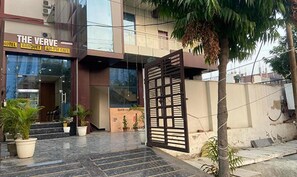 مدخل المنشأة