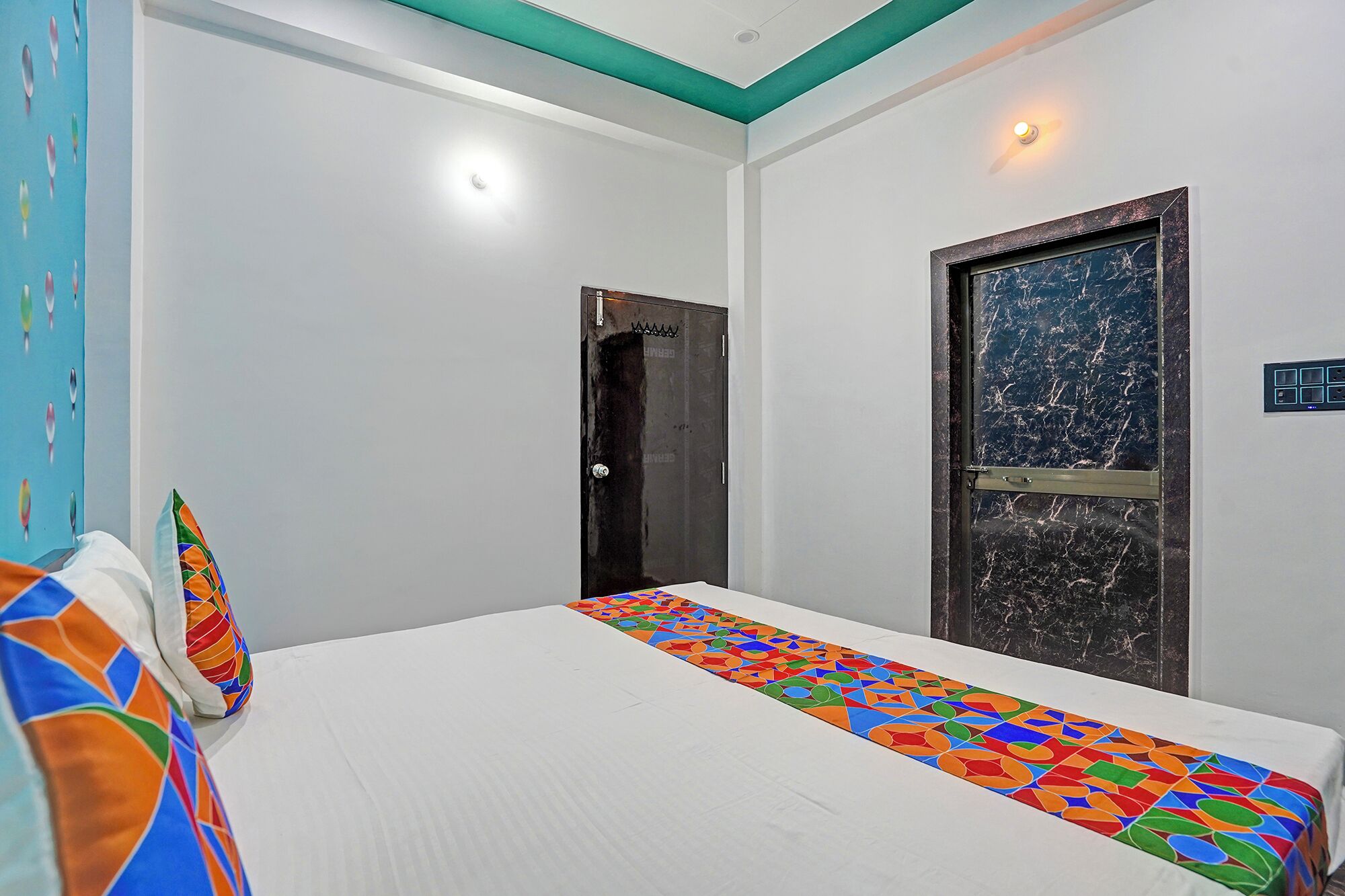 Lakens van Egyptisch katoen, luxe beddengoed, een kluis op de kamer