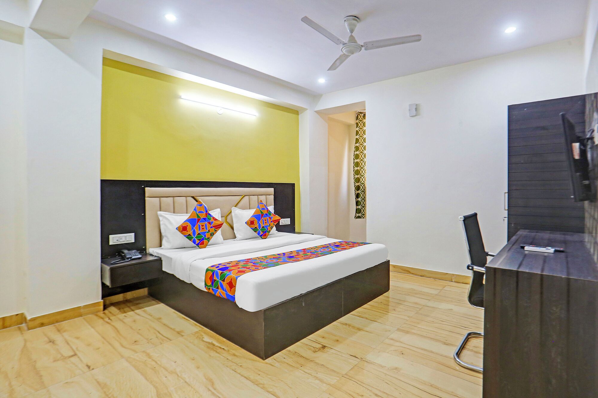 Egyptiske bomuldslagner, premium-sengetøj, pengeskab på værelset