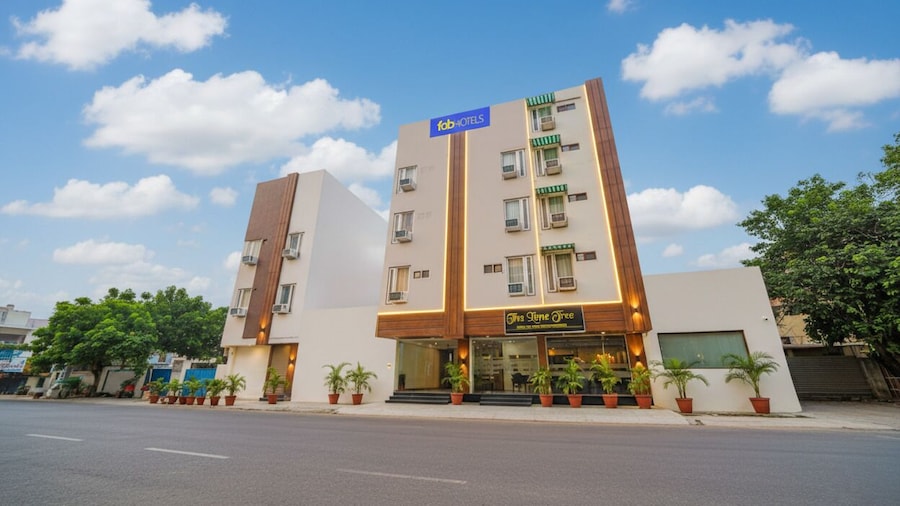 FabHotel Imperial Seven