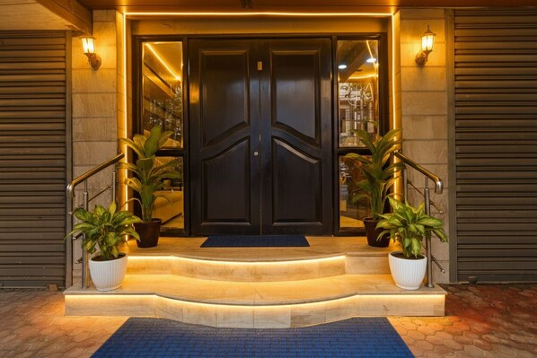 Property entrance - Fabhotel Gulshan International (Kolkata)