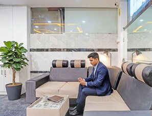 Lobby sitting area - Fabhotel saravana shelters residency - Near tambaram railway station (Chennai)