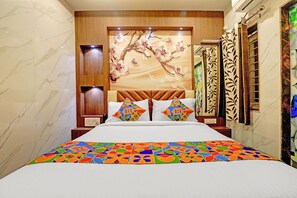 Egyptian cotton sheets, premium bedding, in-room safe, free WiFi