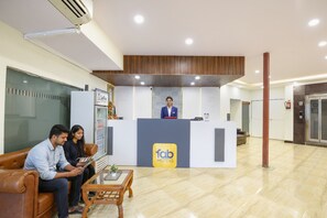 Reception - Fabhotel Lazeeno (Faridabad)