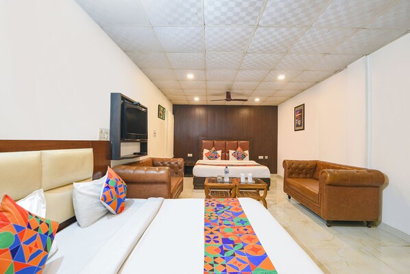 Egyptian cotton sheets, premium bedding, in-room safe, free WiFi