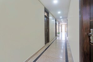 Lobby - Fabhotel The Hide Away (New Delhi)