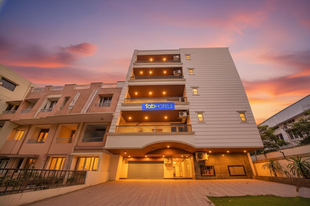 Fabhotel The Hide Away