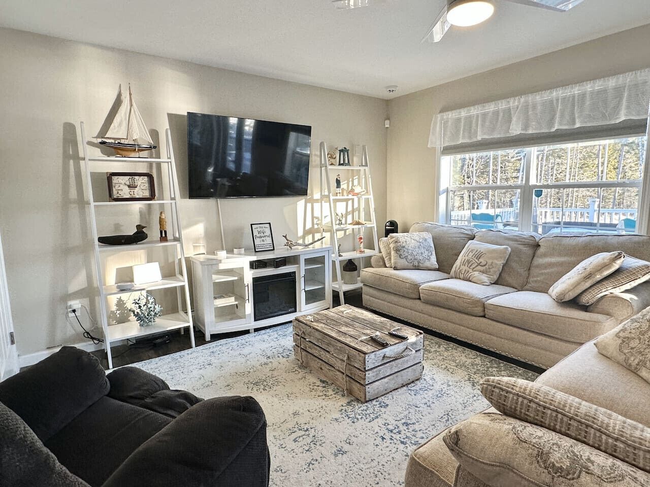 Televisio, takka, videopelejä, stereot