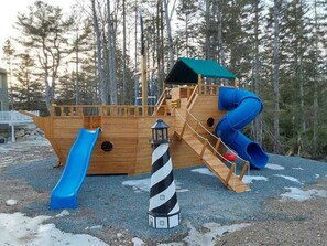 Children's area - Waterfront HotTub Kids Pets Compound![Ocean Oasis] (Gouldsboro)