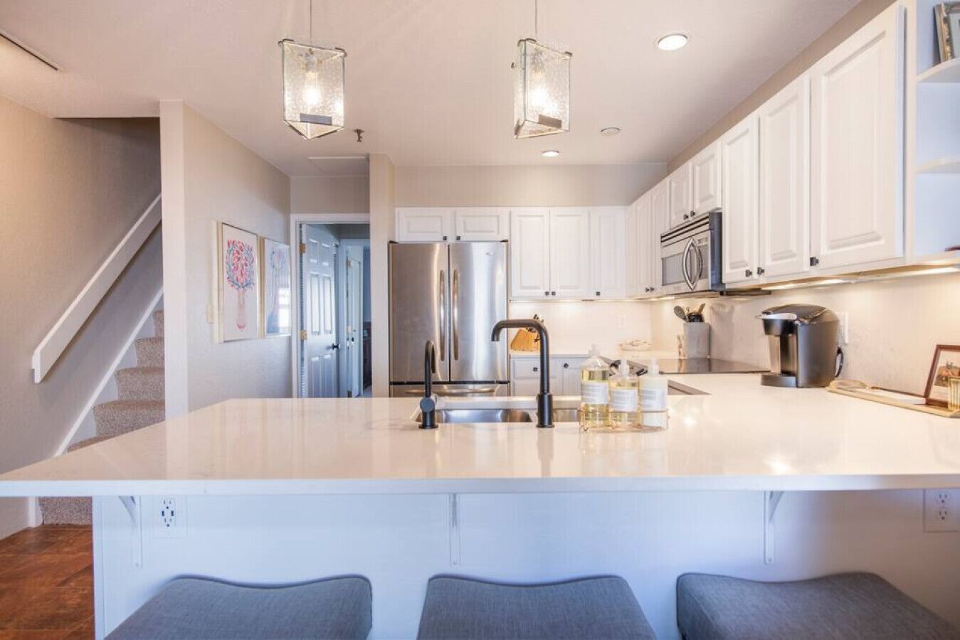 Refrigerador, microondas, horno y parrilla de estufa 