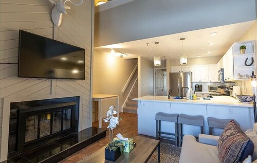 Mountain-front Condo Sleeps 8 + Sauna
