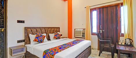 Family Room | Egyptian cotton sheets, premium bedding, in-room safe, free WiFi