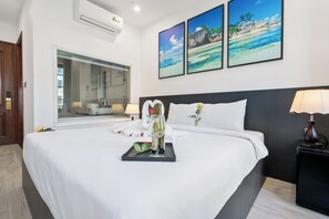 华丽双人房, 城市景观 | 高档床上用品、迷你吧、客房内保险箱、办公桌