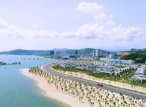 Beach/ocean view - The Enchanted Ha Long Hotel - Bai Chay Beach (Ha Long)