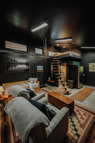 Modern Mountain Mini House- studio house w/ sleeping loft Packwood with WIFI, AC