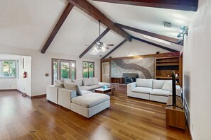 TV, fireplace - Beautiful Home on 2 Acres w/Expansive Deck, & A/C (Coarsegold)