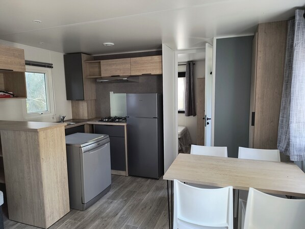 Mikrowelle, Herdplatte, Geschirrspüler