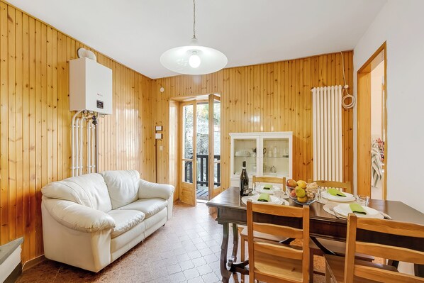 Apartamento estándar, 1 habitación (Appartamento Vecchio Gad) | Sala de estar | Televisión de pantalla plana de 21 pulgadas con canales por cable