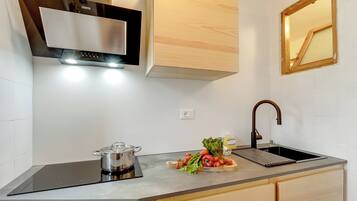 Standard Apartment, 1 Bedroom (Appartamento Vecchio Gad) | Private kitchen | Fridge, stovetop, cookware/dishes/utensils