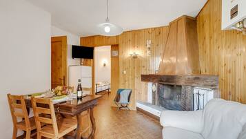 Standard-huoneisto, 1 makuuhuone (Appartamento Vecchio Gad) | Olohuone | 21–tuumainen taulutelevisio, jossa kaapelikanavat