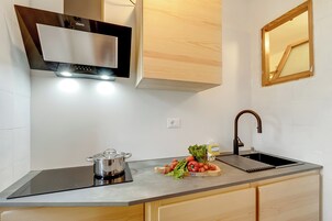 Appartamento Standard, camere multiple (Appartamento Vecchio Gad) | Cucina privata | Frigorifero, piano cottura, pentole/stoviglie/utensili