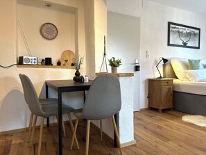 1 bedroom, bed sheets - Apartment Kathi 32sqm with balcony (Schechen)