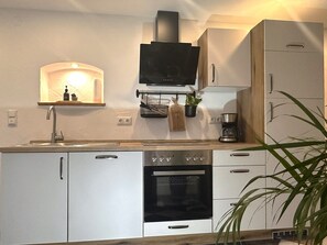 Kylskåp, ugn, spishäll och diskmaskin