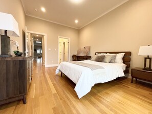 3 chambres, fer et planche à repasser, Wi-Fi, draps fournis