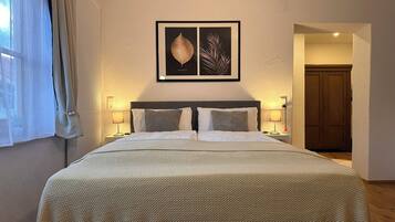 1 bedroom, bed sheets