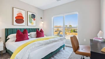 1 dormitori, escriptori, un bressol de viatge i wifi