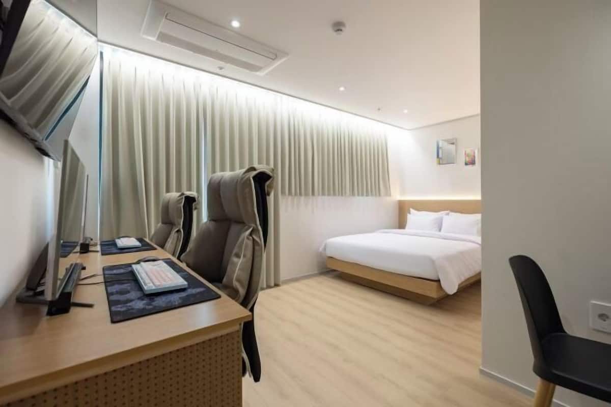 Premium bedding, blackout curtains, soundproofing, free WiFi