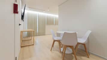 Suite Room | Area soggiorno | Smart TV, Netflix, servizi in streaming
