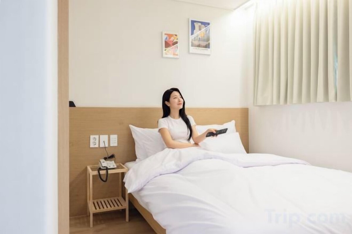 Premium bedding, blackout curtains, soundproofing, free WiFi