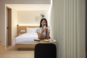 Party Deluxe Spa Room | Biancheria da letto di alta qualità, tende oscuranti, insonorizzazione