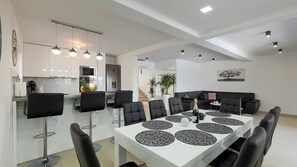 Dining - Villa La Perla by Villas Guide (Pula)