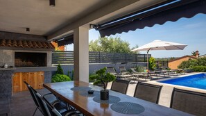 Outdoor dining - Villa La Perla by Villas Guide (Pula)