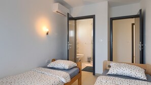 4 bedrooms, iron/ironing board, free WiFi, bed sheets - Villa La Perla by Villas Guide (Pula)