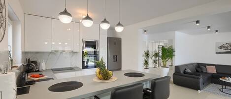 Køleskab, mikrobølgeovn, ovn, opvaskemaskine