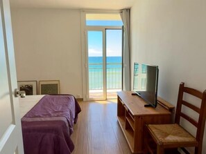 3 soverom, strykejern/-brett, internettilgang og sengetøy