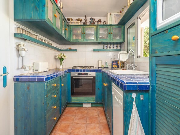 Kühlschrank, Mikrowelle, Ofen, Geschirrspüler