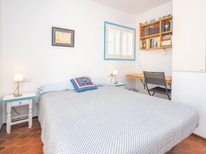 3 chambres, fer et planche Ă repasser, accĂšs Internet, draps fournis