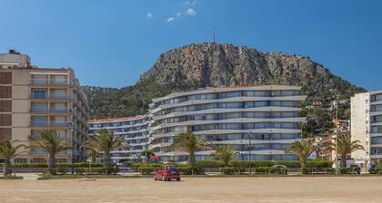 Winahost House Estartit with Private Garden