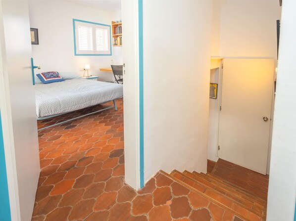3 bedrooms, iron/ironing board, Internet, bed sheets