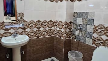 Deluxe Room, Mountain View | Bathroom | Shower, bathrobes, slippers, towels