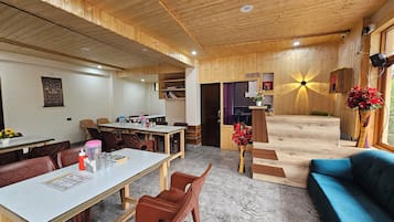 Bữa sáng kiểu Âu hàng ngày (200 INR/mỗi người)