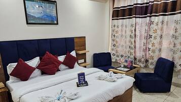Deluxe Room, Balcony, City View | Living area | 32-inch LCD TV with cable channels