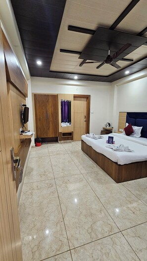 Quarto luxo | Roupas de cama antialérgicas, escrivaninha